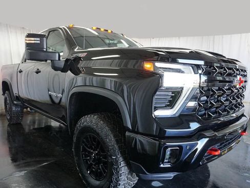 New 2026 Chevrolet Silverado 2500 ZR2 AWD/4WD image 2