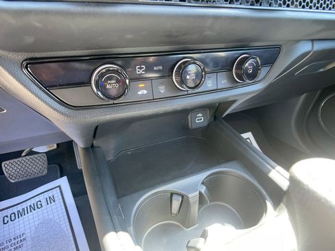 Used 2023 Honda HR-V LX image 18