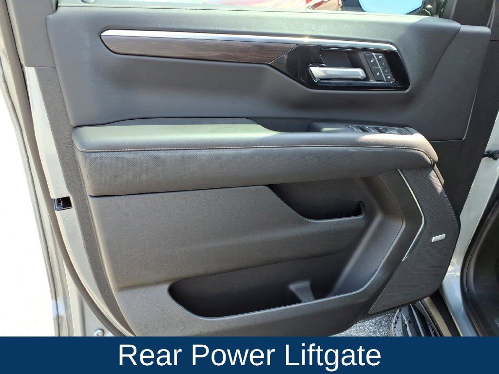 Used 2026 Chevrolet Tahoe Premier AWD/4WD image 23