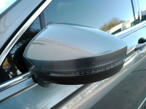 Used 2021 Volkswagen Tiguan SE image 19