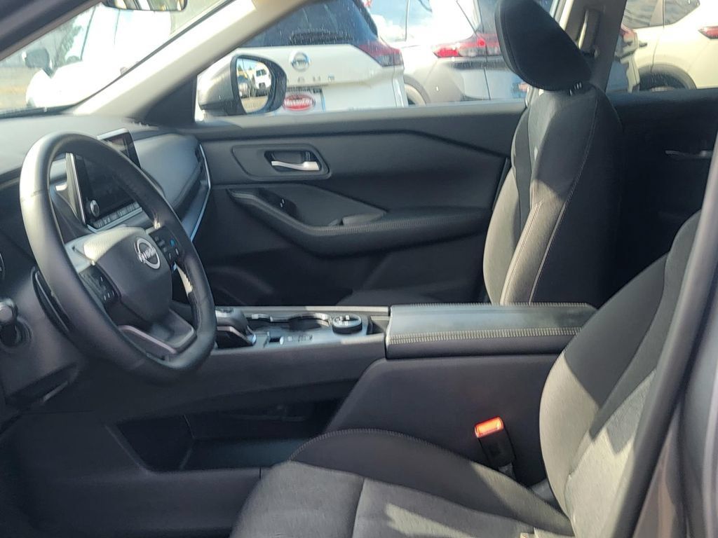 Used 2026 Nissan Rogue SV AWD/4WD image 14
