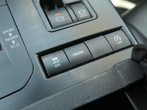 Used 2021 Toyota Highlander XLE FWD image 24