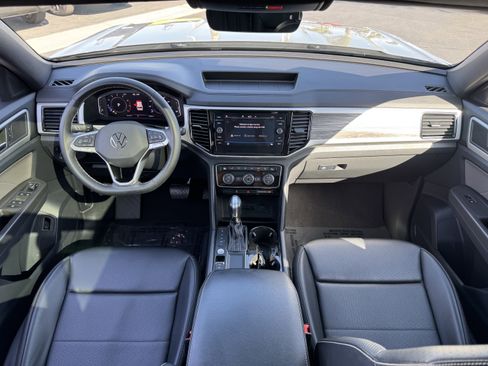 Used 2022 Volkswagen Atlas Cross Sport SE w/ Panoramic Sunroof Package FWD image 34