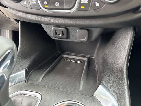 Used 2023 Chevrolet Traverse LT image 44