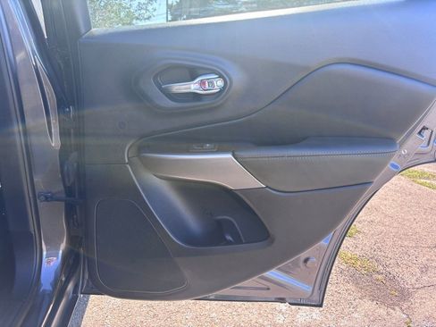 Used 2021 Jeep Cherokee Latitude Lux w/ Sun & Sound Group image 40