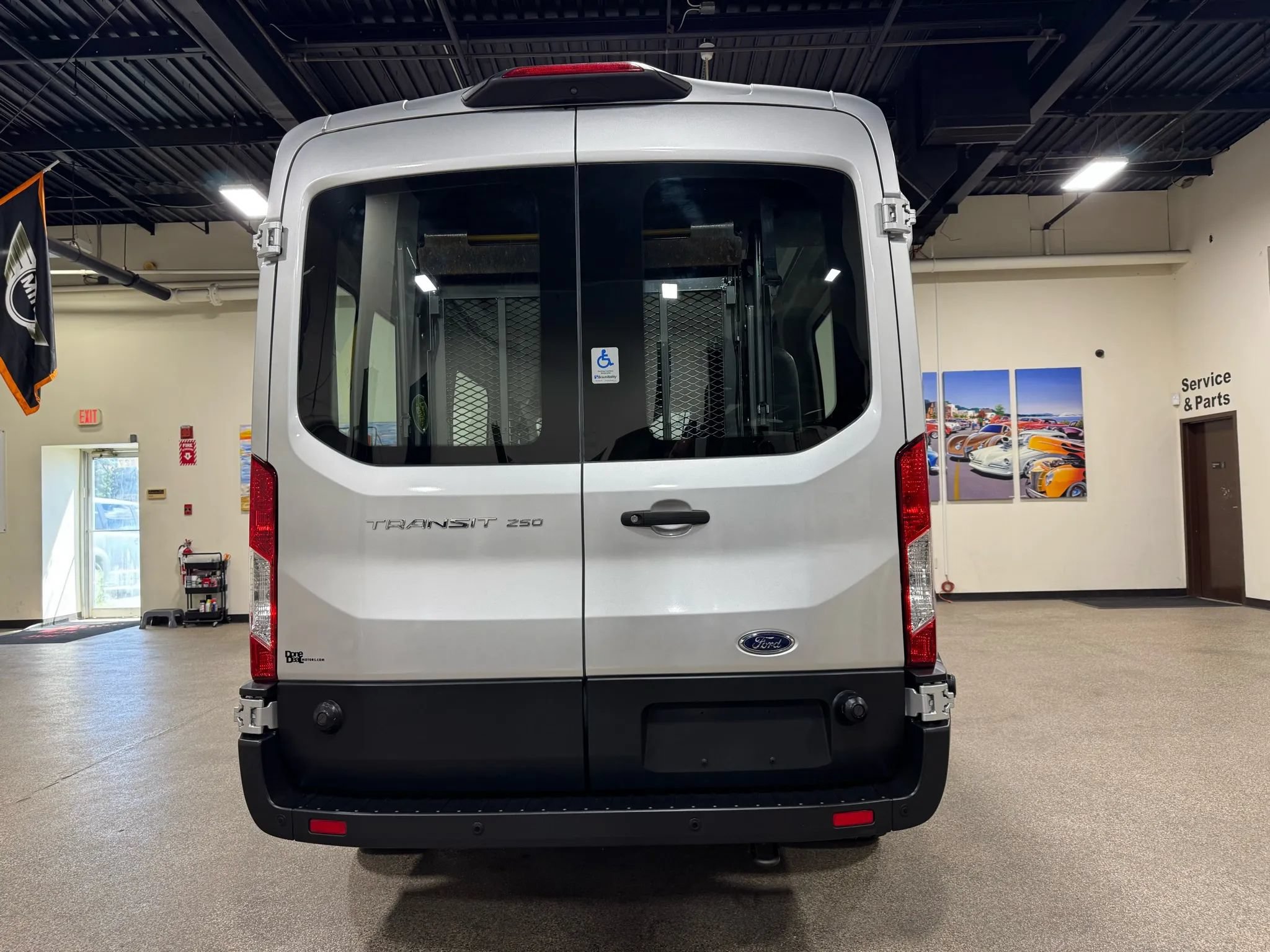 Used 2019 Ford Transit 250 148 Medium Roof RWD image 7