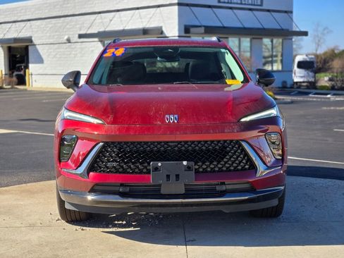 Used 2024 Buick Envision Sport Touring image 2