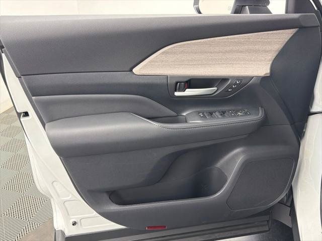 Certified 2026 Toyota Grand Highlander FWD image 19