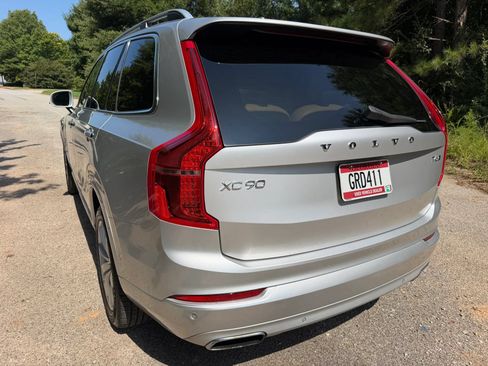 Used 2018 Volvo XC90 T6 Momentum w/ Convenience Package AWD/4WD image 3