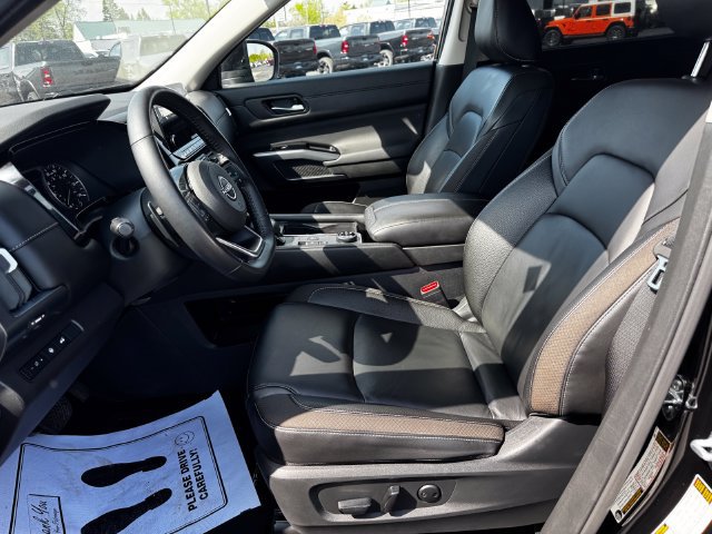Used 2025 Nissan Pathfinder SL AWD/4WD image 24