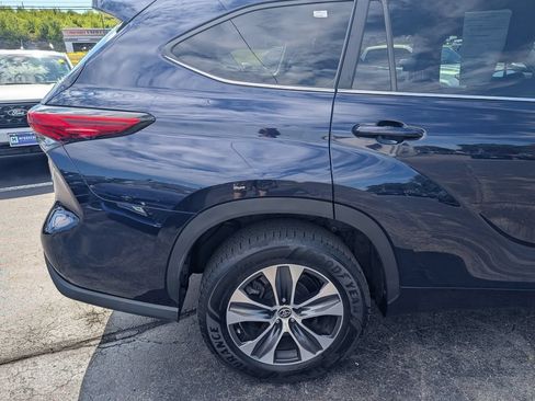Used 2023 Toyota Highlander XLE FWD image 8