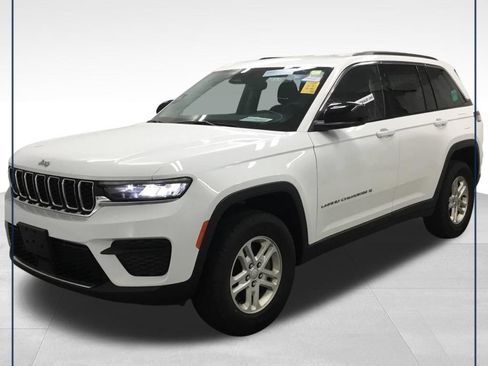 Used 2023 Jeep Grand Cherokee Laredo AWD/4WD image 1
