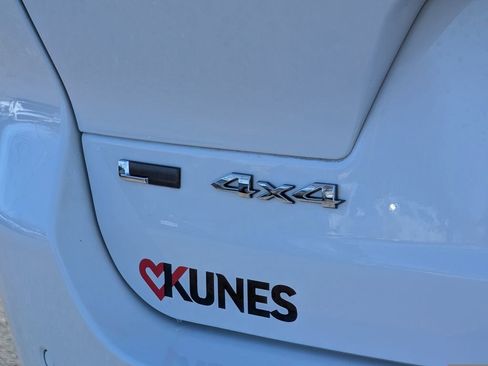 Used 2023 Jeep Grand Cherokee L Overland w/ Advanced Protech Group III image 12