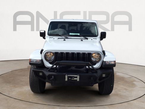Used 2024 Jeep Gladiator Mojave AWD/4WD image 4