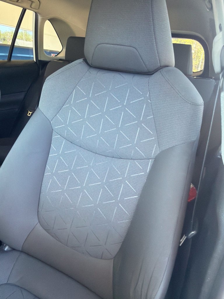 Used 2021 Toyota RAV4 XLE FWD image 5