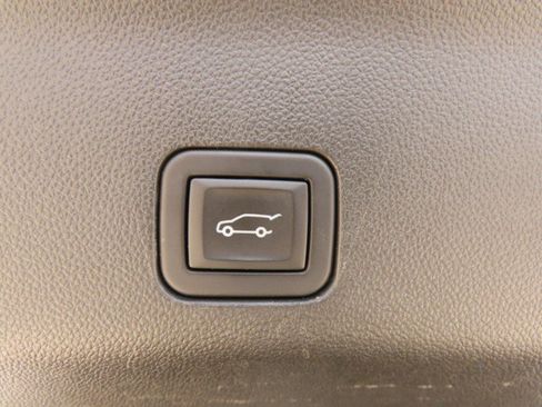 Used 2024 GMC Yukon Denali w/ Advanced Technology Package RWD image 12