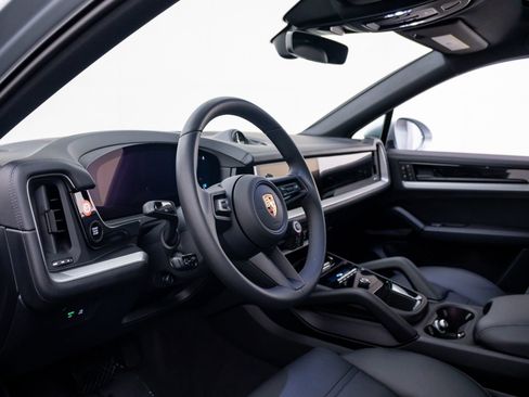 Certified 2025 Porsche Cayenne Coupe AWD/4WD image 4