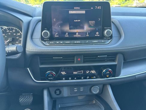Used 2025 Nissan Rogue SV AWD/4WD image 17