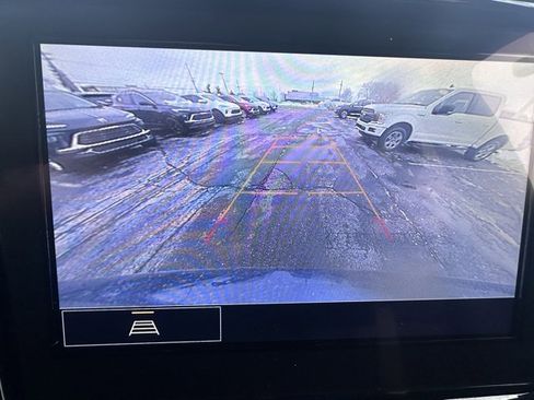 Used 2023 Chevrolet Traverse LT image 30