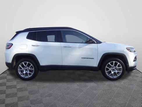 Used 2025 Jeep Compass Limited AWD/4WD image 4