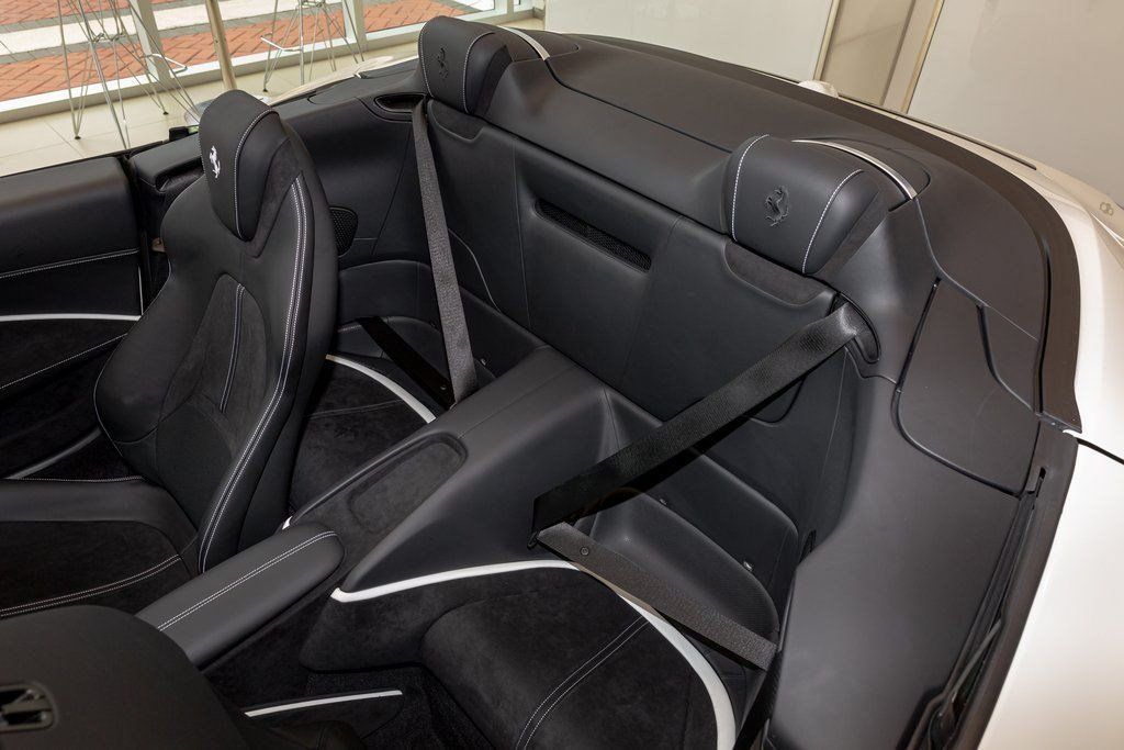 Used 2024 Ferrari Roma Spider RWD image 19