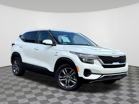 Used 2023 Kia Seltos LX AWD/4WD image 2