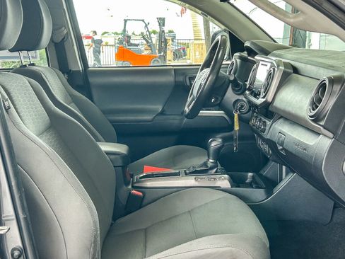Used 2018 Toyota Tacoma SR5 RWD image 16