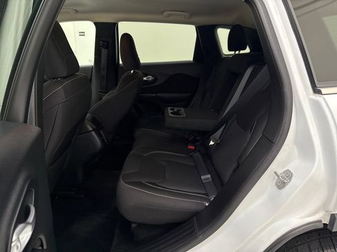 Used 2015 Jeep Cherokee Latitude AWD/4WD image 24