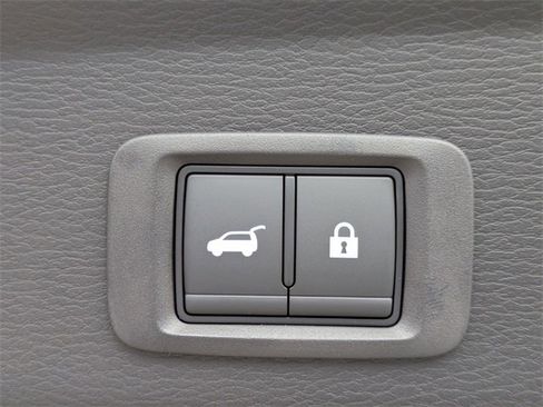 New 2025 Mitsubishi Outlander SE image 13