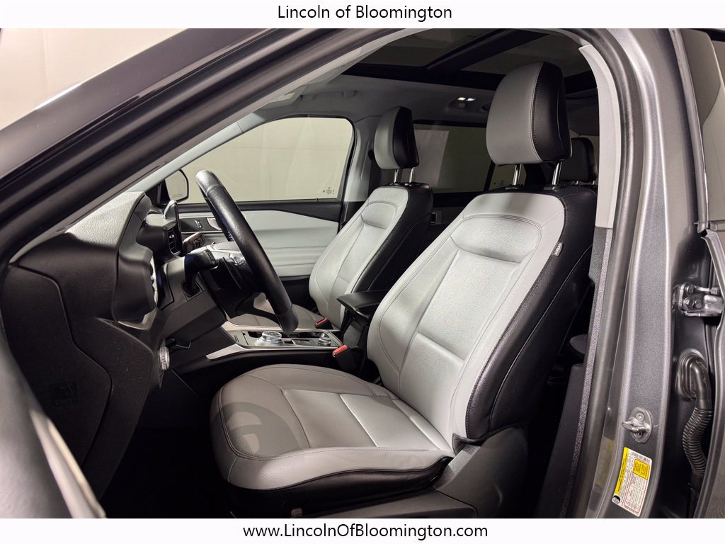 Used 2021 Ford Explorer XLT w/ XLT Sport Appearance Package AWD/4WD image 18