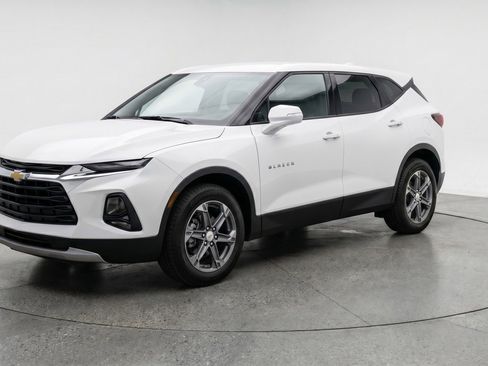 Used 2025 Chevrolet Blazer LT FWD image 3