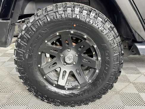 Used 2017 Jeep Wrangler Unlimited Sahara w/ Dual Top Group image 30