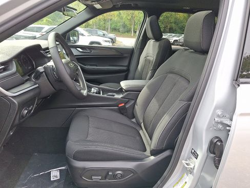 New 2025 Jeep Grand Cherokee Laredo X w/ Luxury Tech Group I image 7