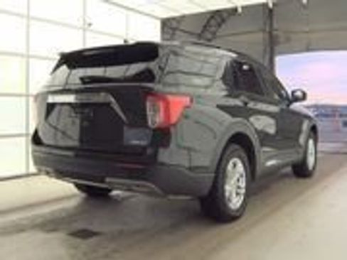 Used 2022 Ford Explorer XLT w/ Equipment Group 202A image 5