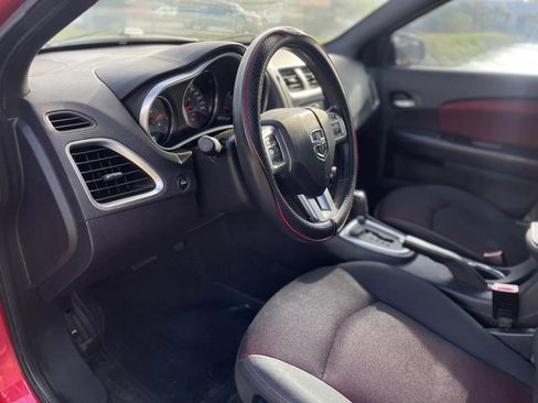 Used 2011 Dodge Avenger image 22