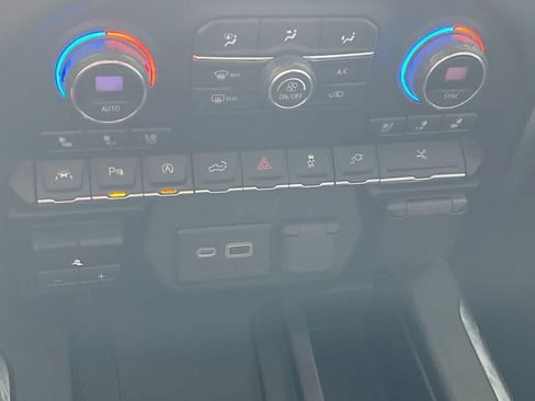 Used 2020 Chevrolet Silverado 1500 High Country w/ Technology Package AWD/4WD image 19
