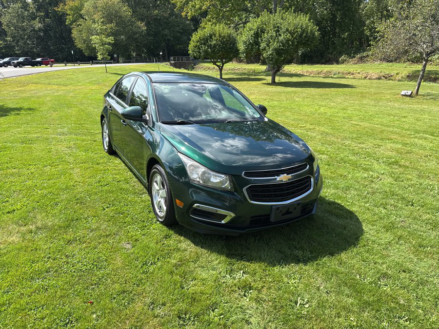 Used 2015 Chevrolet Cruze LT w/ Technology Package FWD image 2