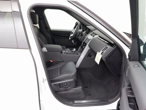 New 2025 Land Rover Discovery S AWD/4WD image 21