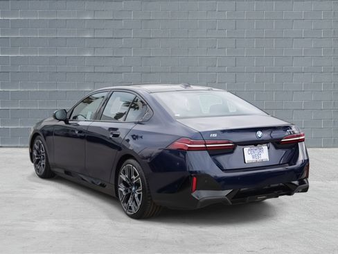 Used 2025 BMW i5 xDrive40 w/ Executive Package image 3