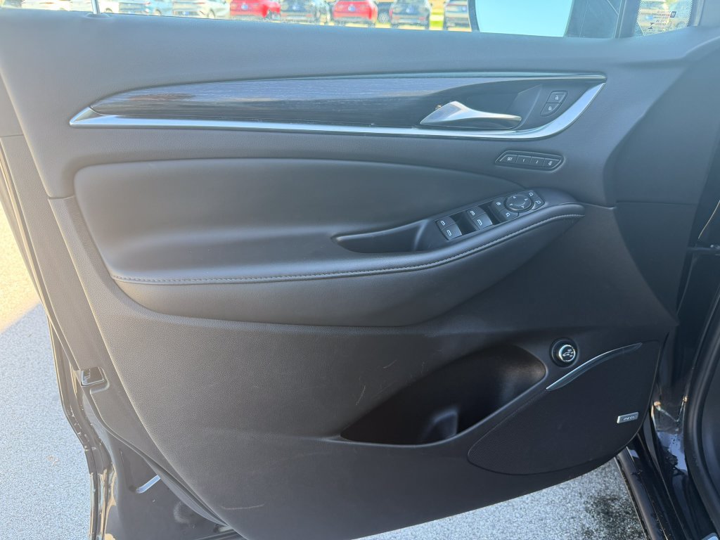 Used 2021 Buick Enclave Avenir AWD/4WD image 8