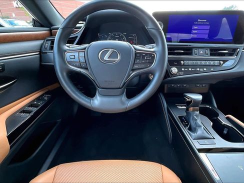 Certified 2025 Lexus ES 350 w/ Premium Package image 6
