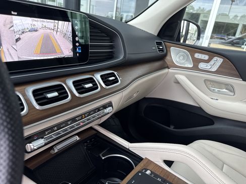 Used 2023 Mercedes-Benz GLS 450 4MATIC w/ AMG Line Exterior image 9