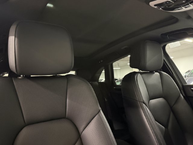Certified 2026 Porsche Macan AWD/4WD image 27
