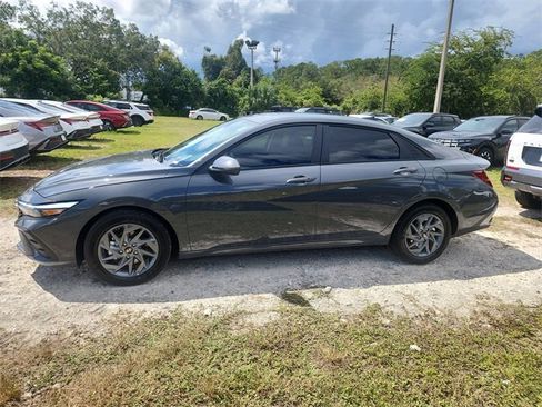 New 2025 Hyundai Elantra Blue image 5