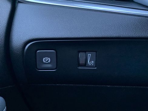 Used 2023 Buick Enclave Essence image 16