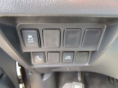 Used 2019 Nissan Pathfinder SV AWD/4WD image 16