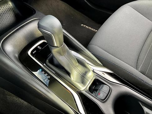 Used 2022 Toyota Corolla SE w/ SE Premium Package image 16