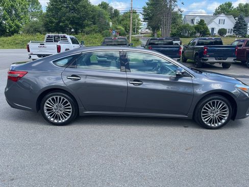 Used 2018 Toyota Avalon Limited w/ Carpet Mat Package FWD image 2