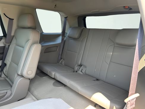Used 2018 Chevrolet Tahoe Premier RWD image 30