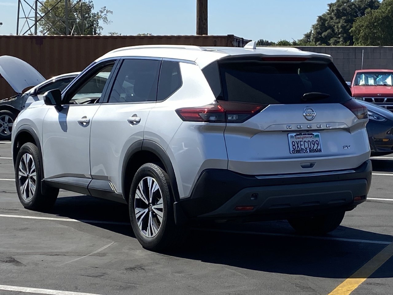 Used 2021 Nissan Rogue SV w/ Premium Package FWD image 4